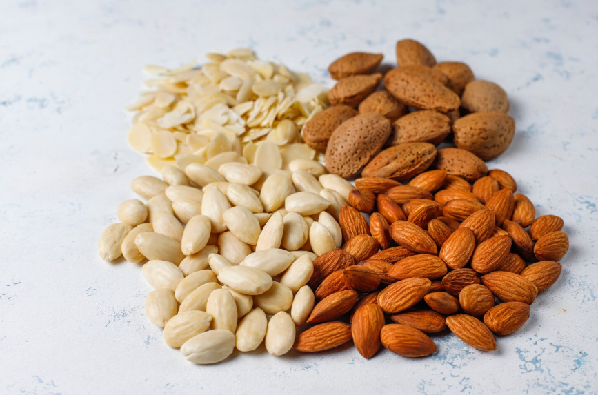 Le mandorle di Sicilia: il suono leggero dei petali e il calore della pietra 