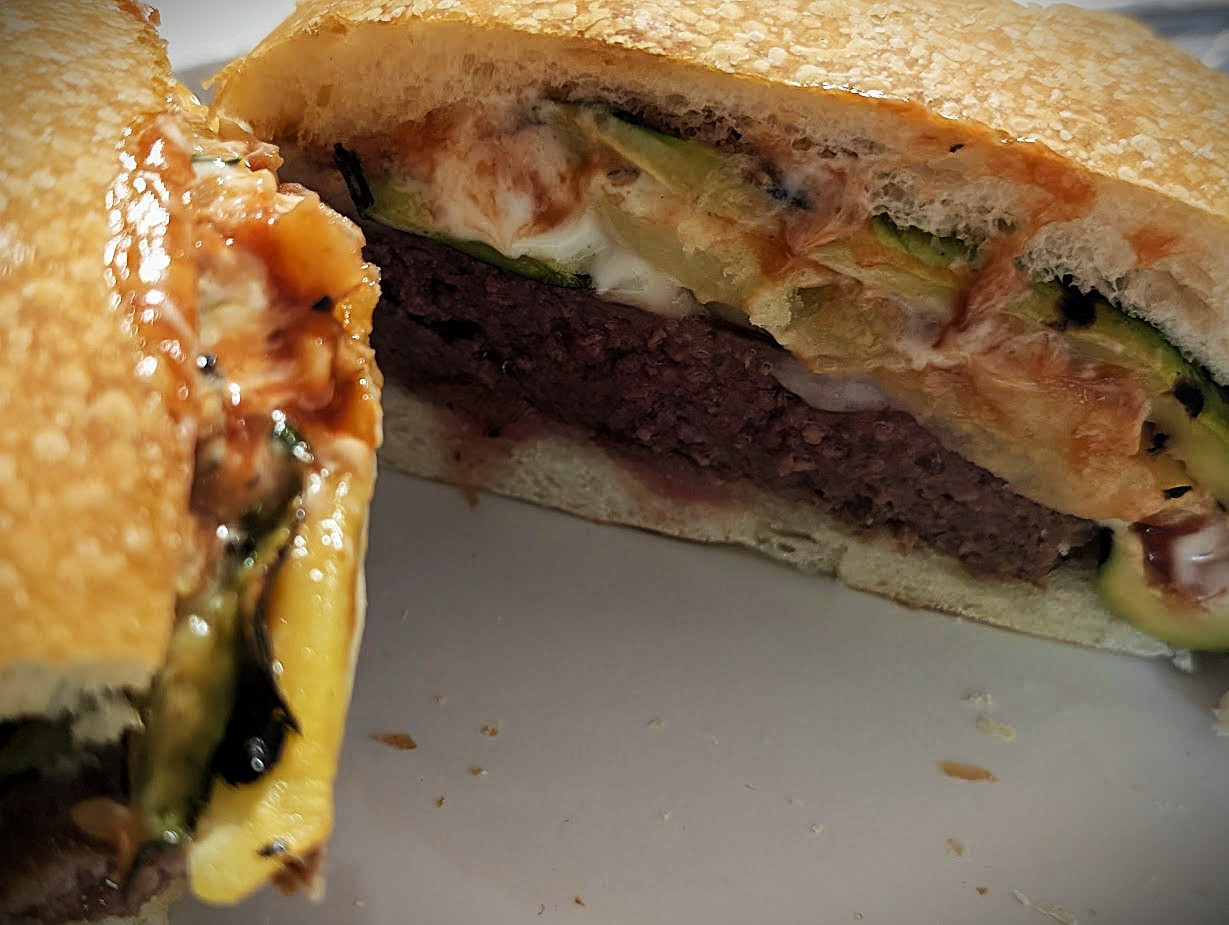 Panino con carne di cavallo e Confettura Extra di Cipolla Rossa.